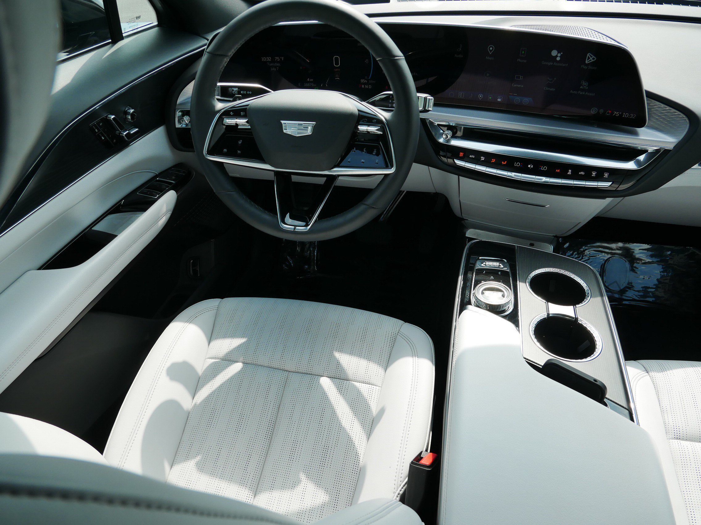 Certified 2024 Cadillac Lyriq Sport AWD/4WD image 8