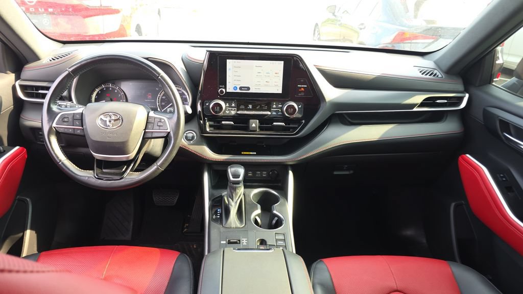 Used 2023 Toyota Highlander XSE FWD image 24