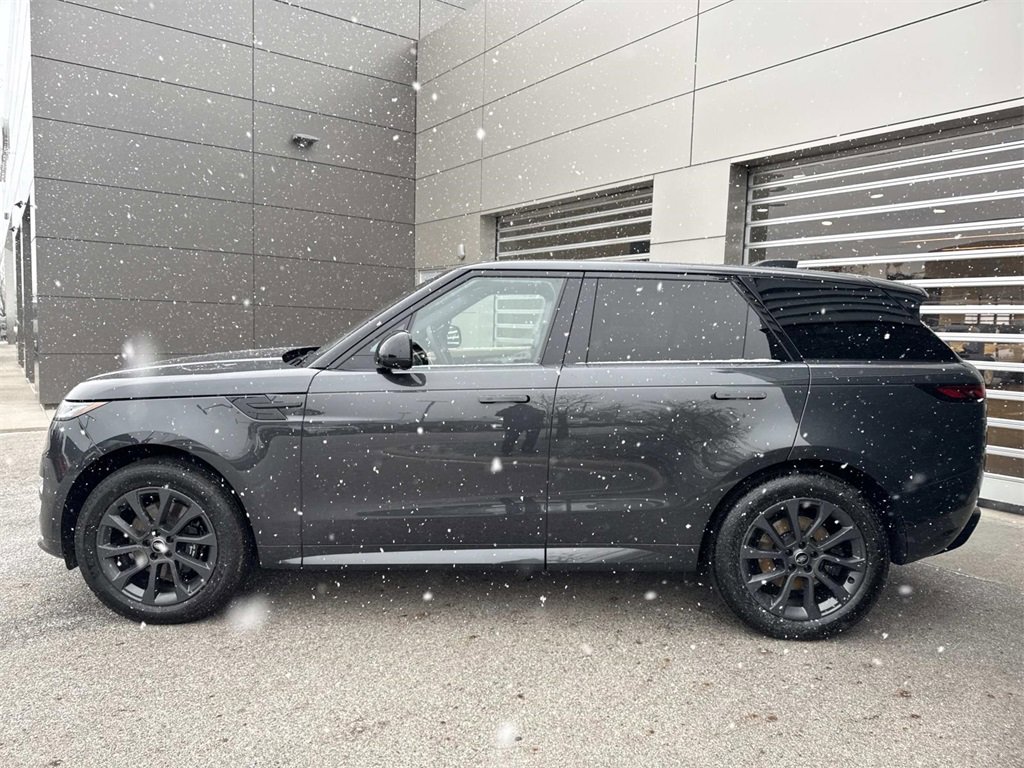 Used 2023 Land Rover Range Rover Sport SE Dynamic image 4
