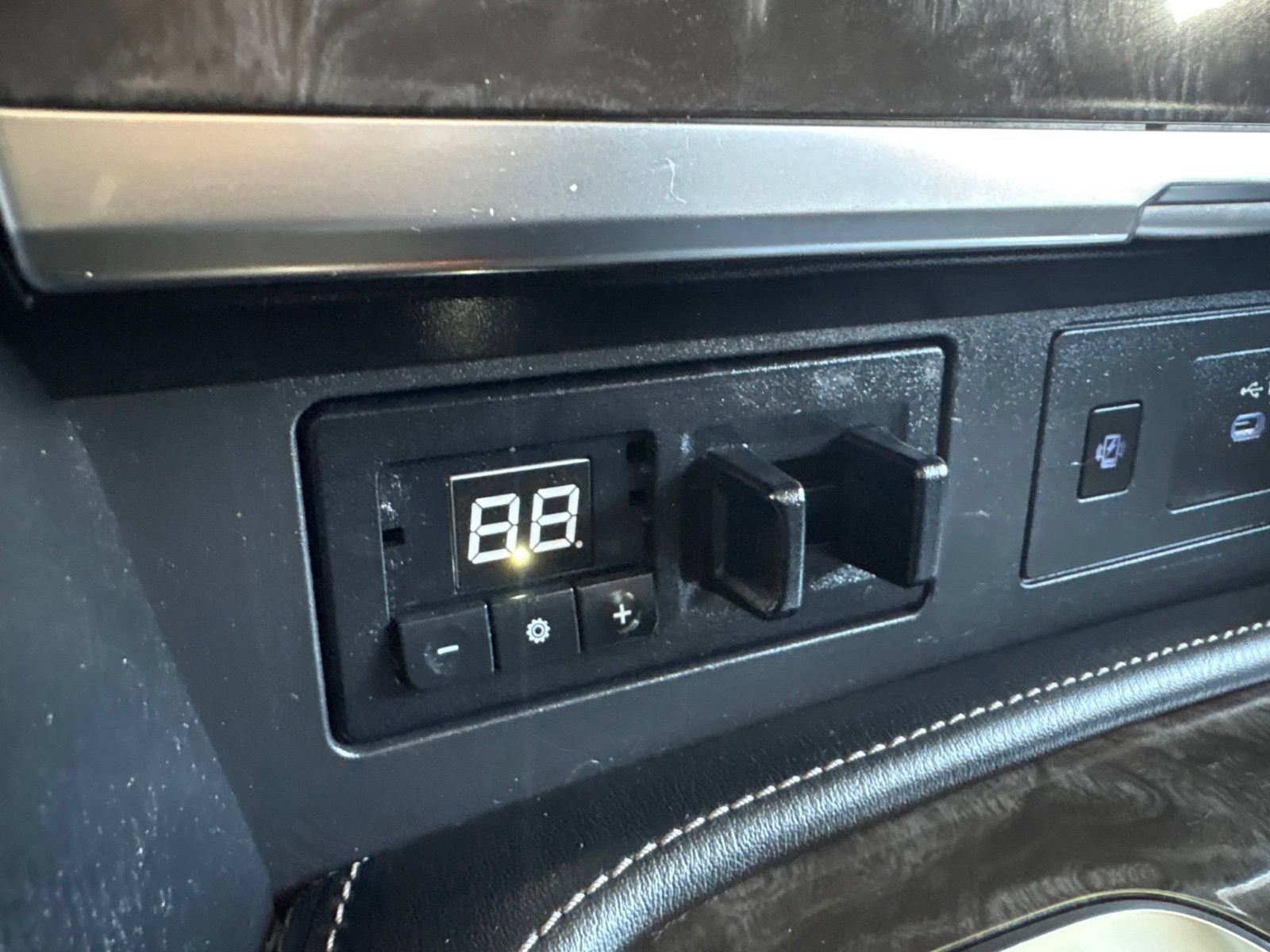 Used 2022 Nissan Armada Platinum w/ Captain's Chairs Package RWD image 32