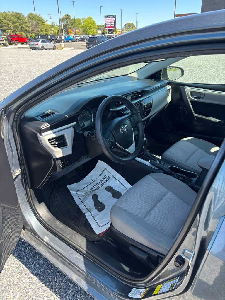 Used 2015 Toyota Corolla LE FWD image 9
