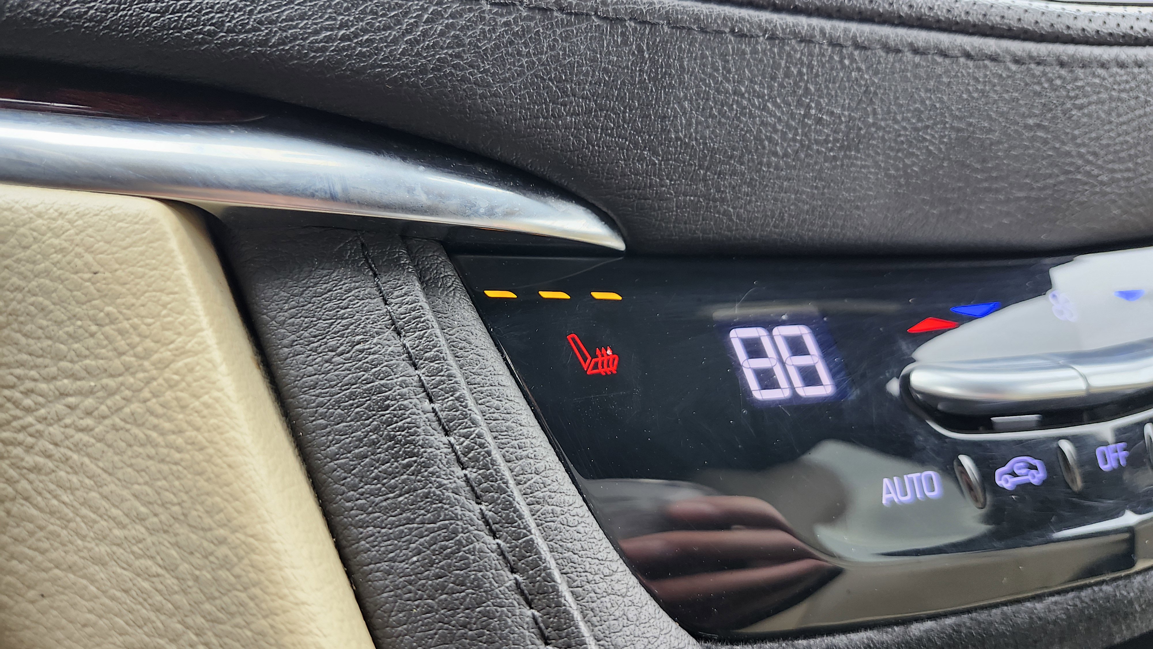 Used 2018 Cadillac XT5 Luxury w/ Driver Awareness Package image 10