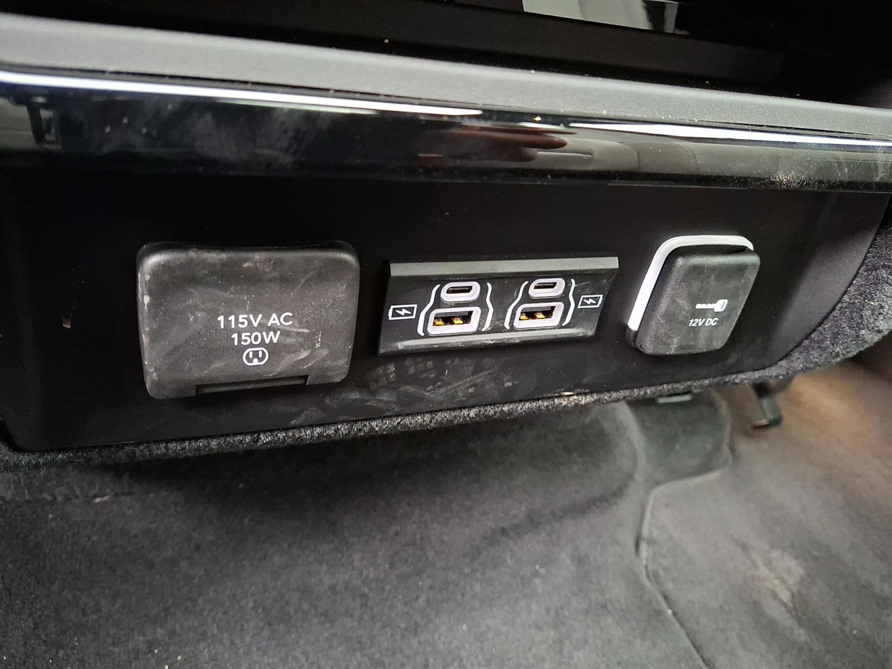 Used 2025 Jeep Wagoneer 4WD w/ Premium Group I image 10