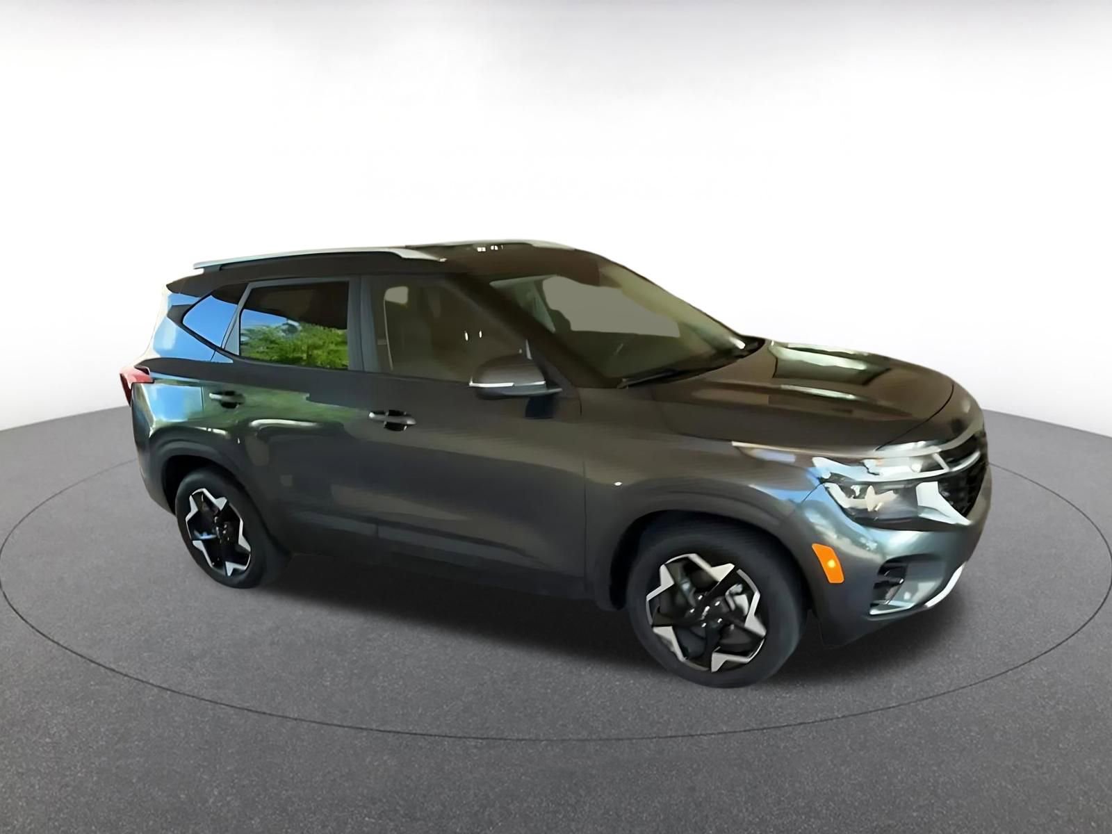 Used 2025 Kia Seltos S FWD image 2