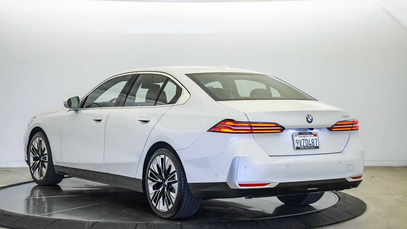 Used 2026 BMW 530i RWD image 2
