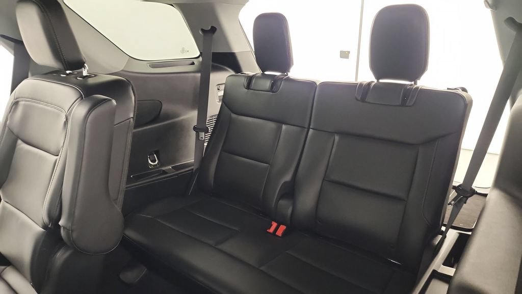 Used 2023 Ford Explorer XLT w/ Equipment Group 202A AWD/4WD image 27