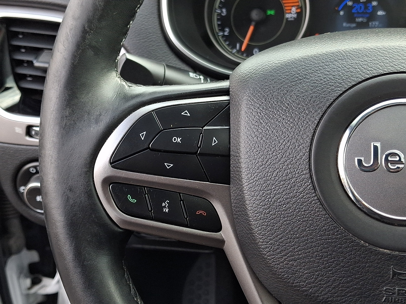 Used 2020 Jeep Cherokee Limited AWD/4WD image 23
