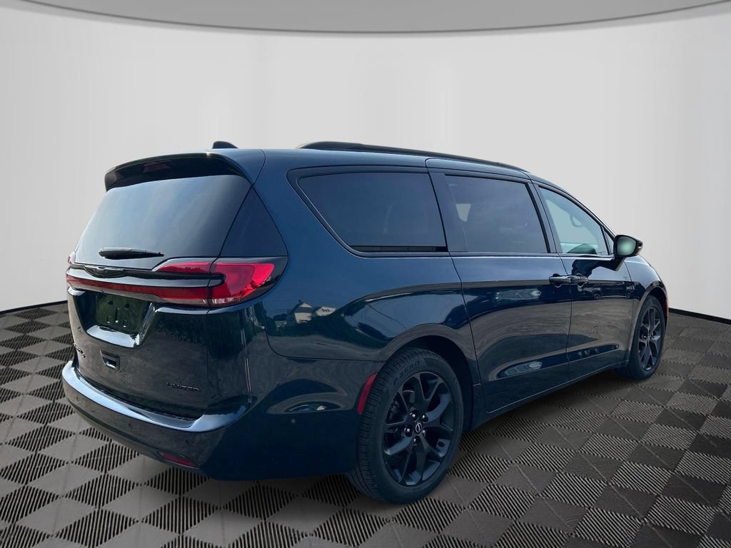 Used 2025 Chrysler Pacifica Limited FWD image 5