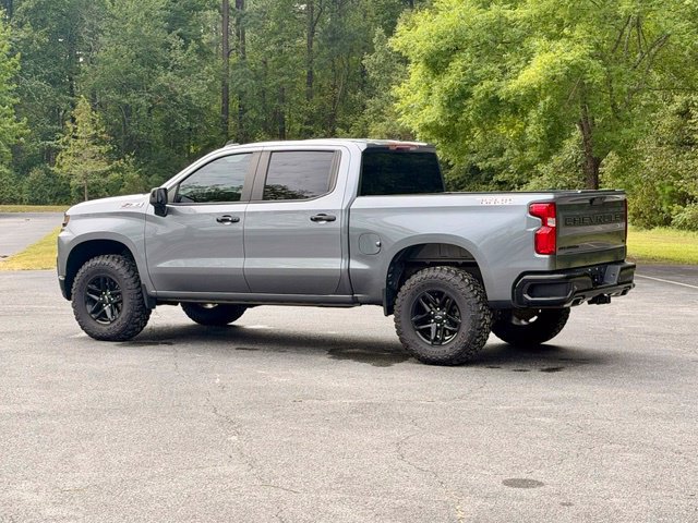 Used 2021 Chevrolet Silverado 1500 LT Trail Boss w/ LPO, Dark Essentials Package AWD/4WD image 4