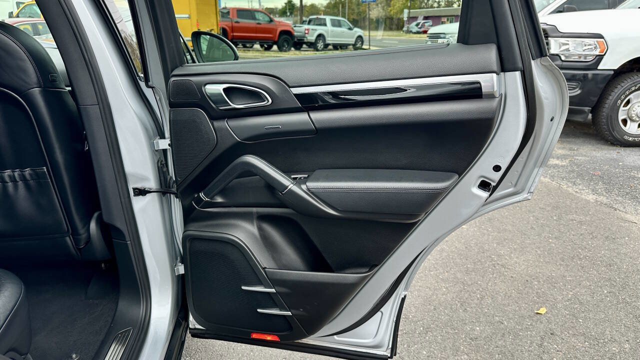 Used 2011 Porsche Cayenne S image 15