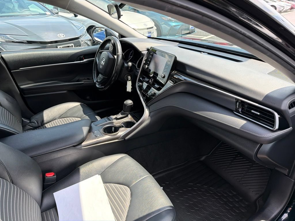 Used 2024 Toyota Camry SE w/ Cold Weather Package FWD image 9