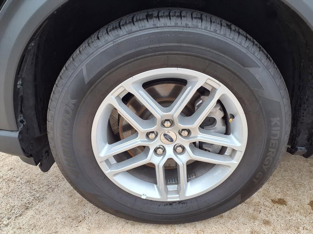 New 2026 Ford Explorer Active RWD image 23