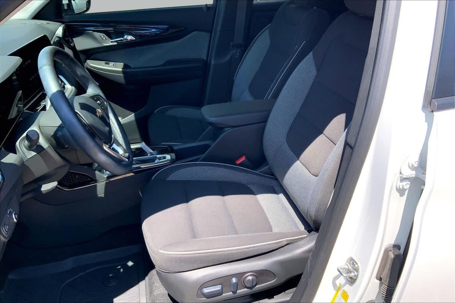 Used 2026 Chevrolet TrailBlazer LT w/ Convenience Package FWD image 8