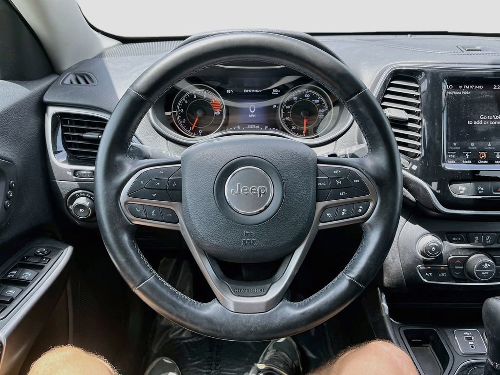 Used 2019 Jeep Cherokee Limited w/ Technology Group FWD image 11