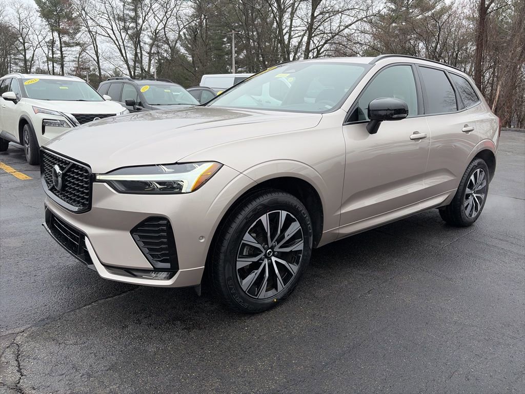 Used 2025 Volvo XC60 B5 Plus image 3
