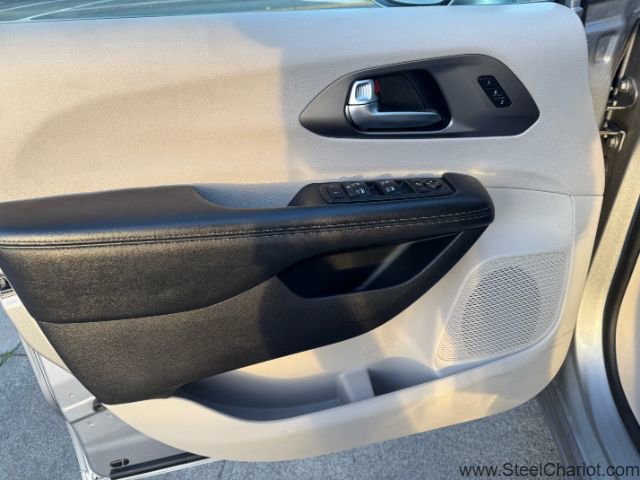 Used 2019 Chrysler Pacifica Limited image 25
