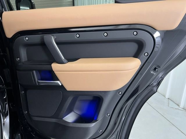 Used 2025 Land Rover Defender 130 V8 image 22