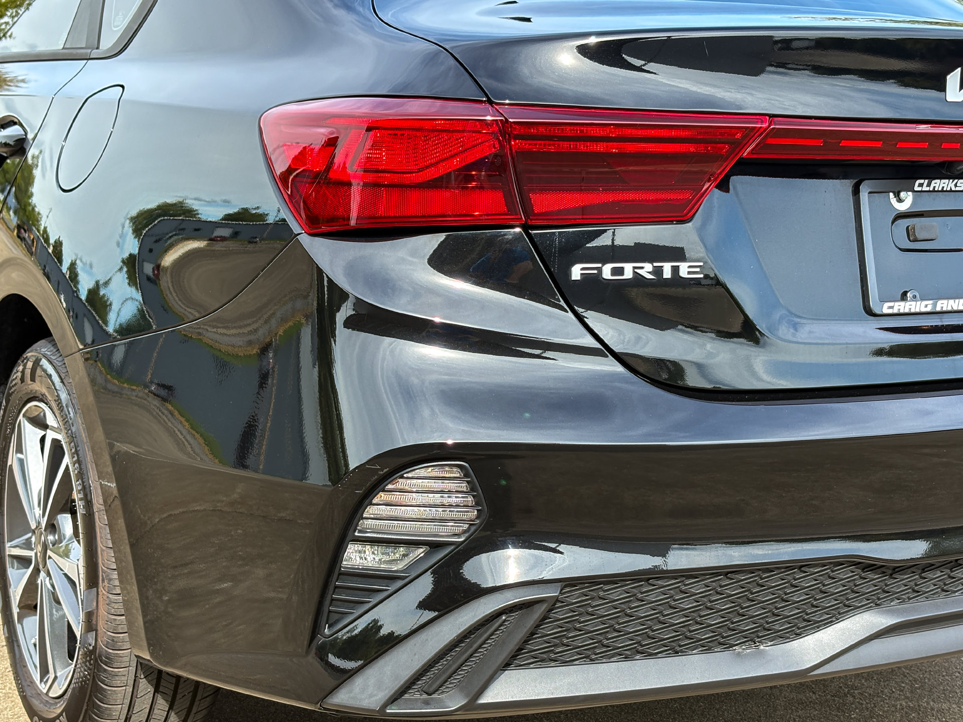 Used 2024 Kia Forte LXS w/ LXS Technology Package FWD image 9