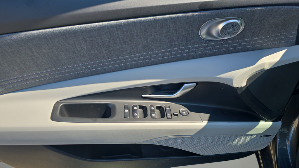 New 2026 Hyundai Elantra Limited FWD image 16