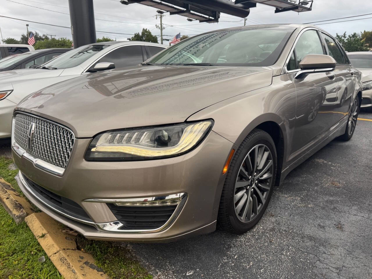 Used 2019 Lincoln MKZ Premiere image 2