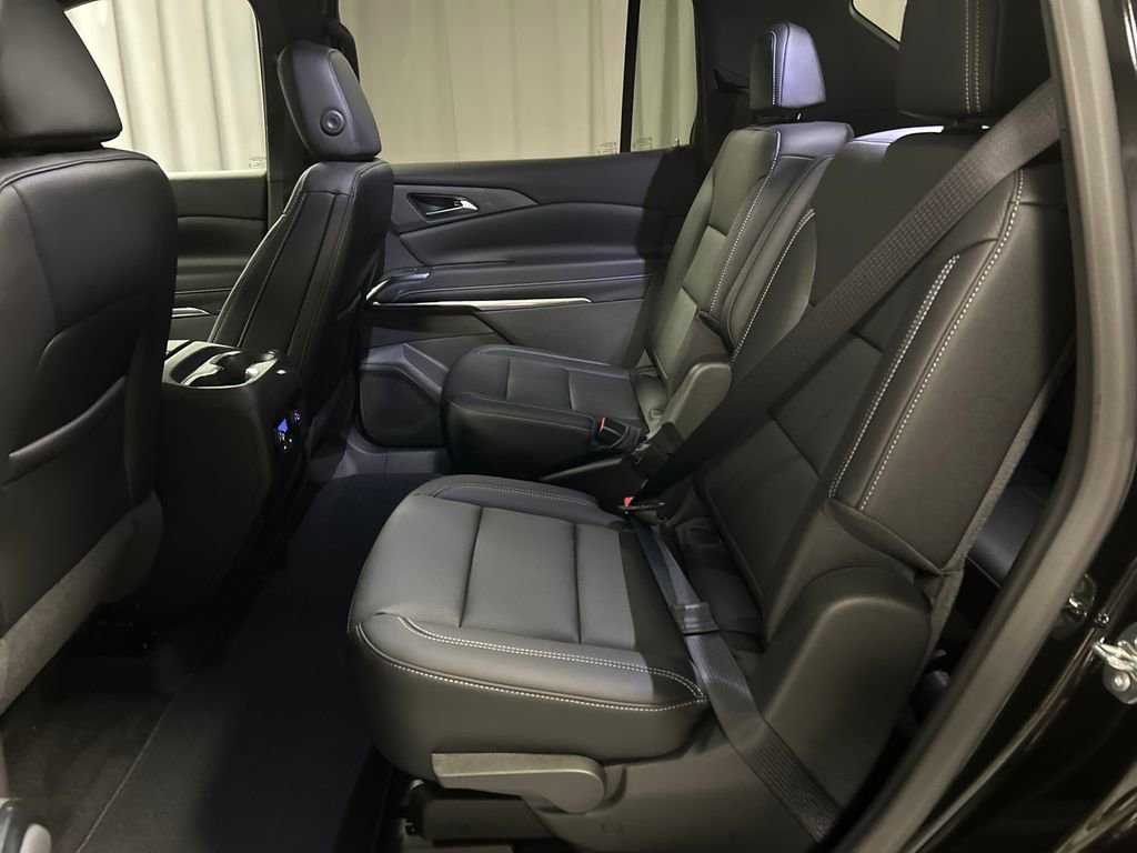 Used 2025 Chevrolet Traverse LT w/ Driver Confidence Package image 23