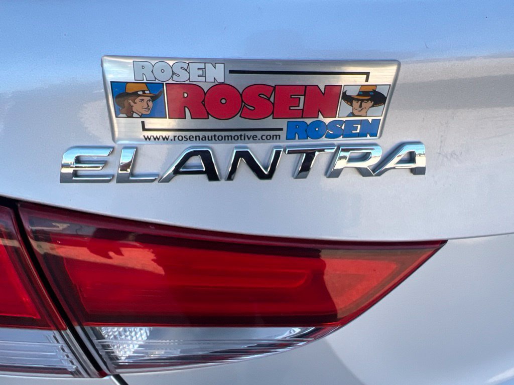 Used 2016 Hyundai Elantra SE FWD image 28