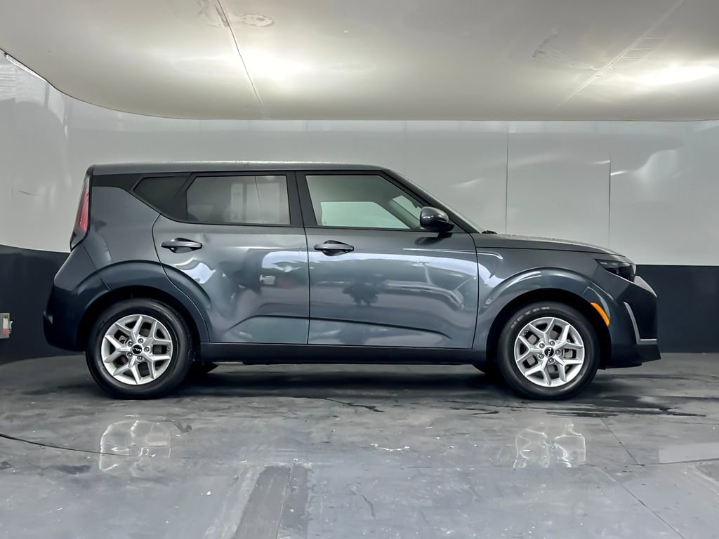 Used 2024 Kia Soul LX w/ Option Group 015 FWD image 2