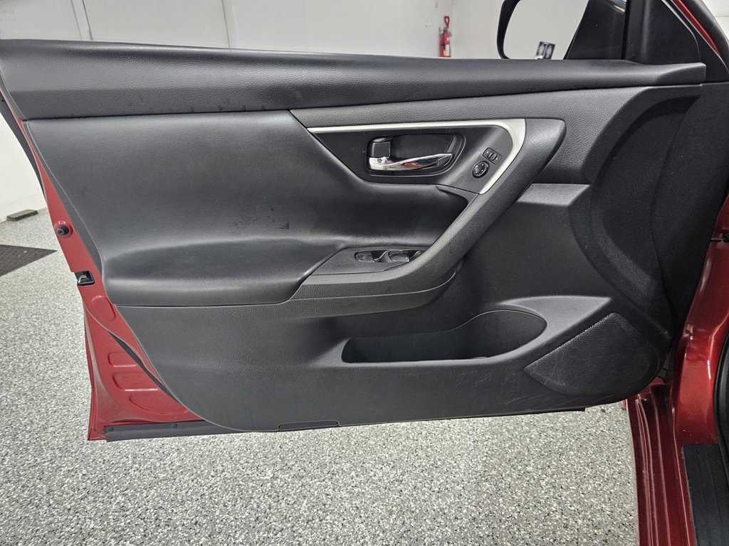 Used 2016 Nissan Altima 2.5 S w/ Power Driver Seat Package FWD image 12