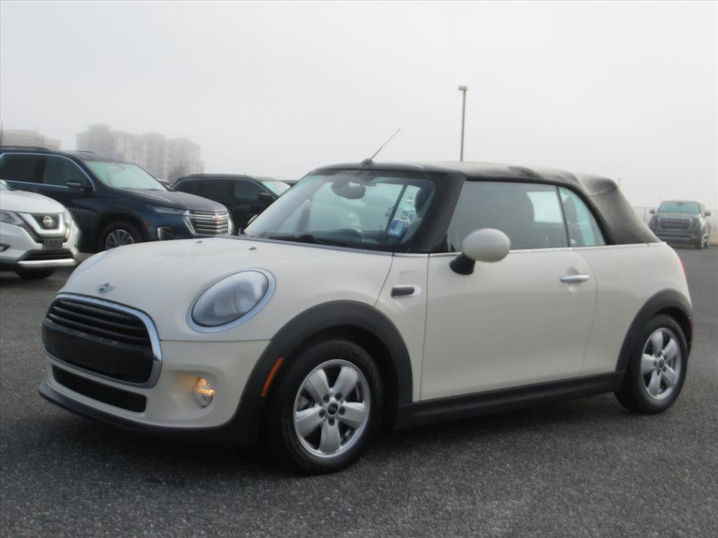 Used 2016 MINI Cooper Convertible image 3