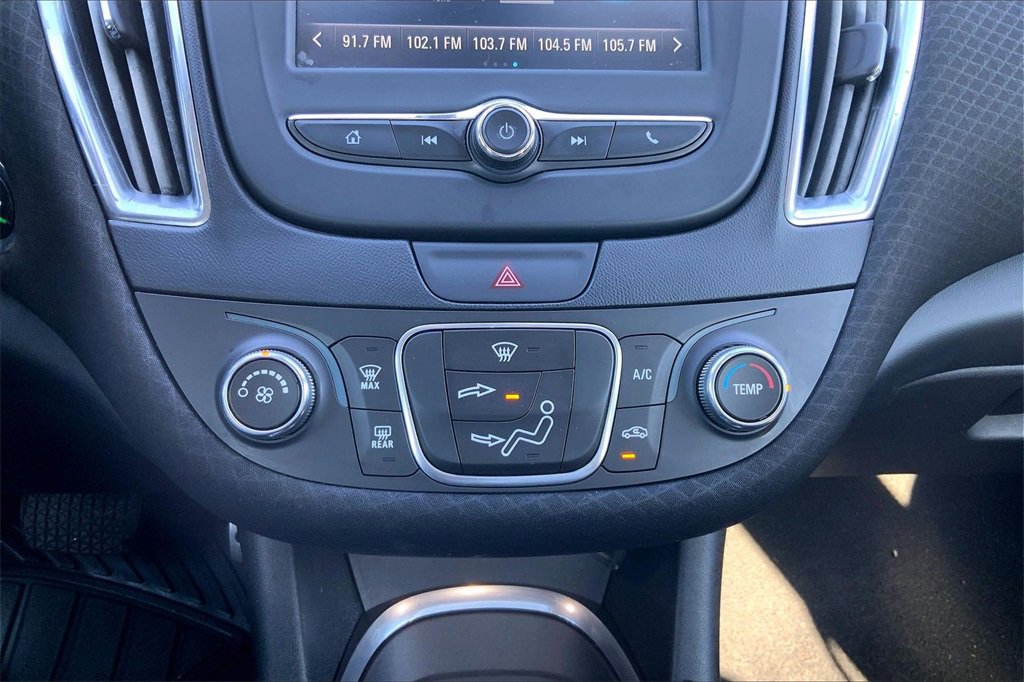 Used 2017 Chevrolet Malibu LT image 15