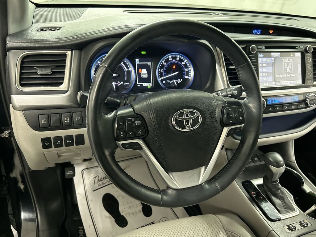 Used 2019 Toyota Highlander Limited Platinum image 3