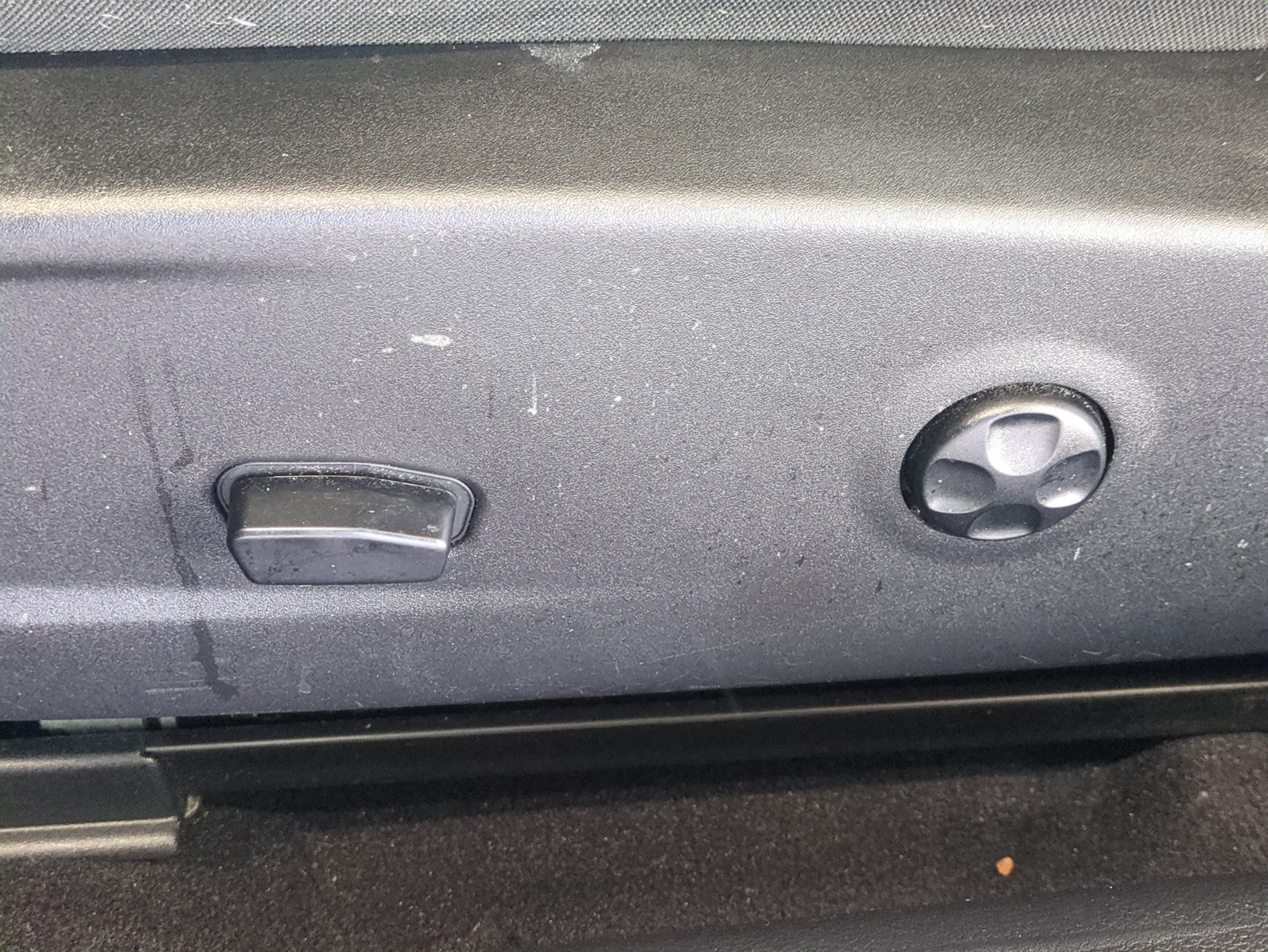 Used 2019 Dodge Challenger SXT image 19