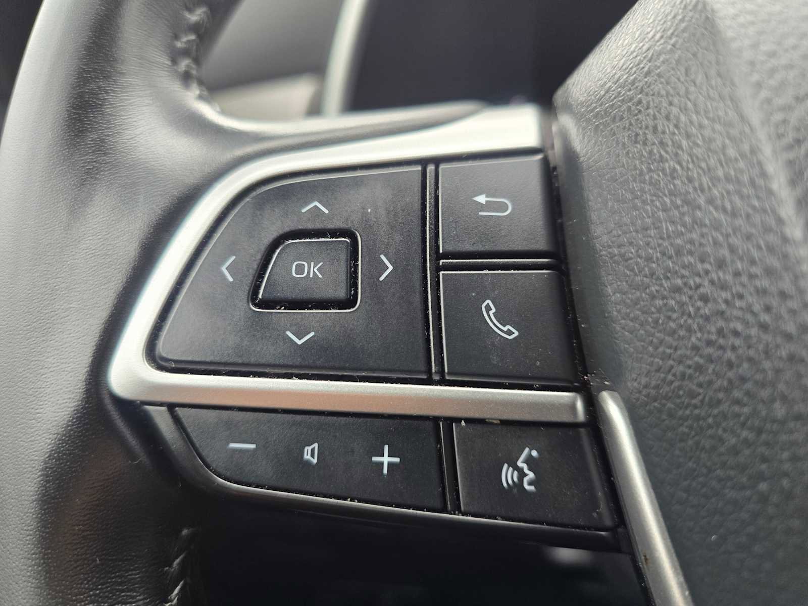 Used 2023 Toyota Highlander XLE FWD image 35