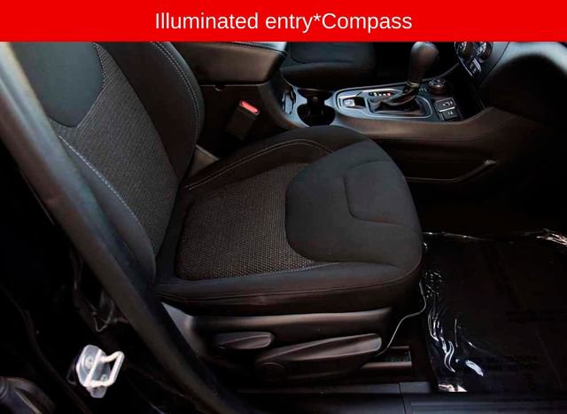 Used 2020 Jeep Cherokee Latitude w/ Cold Weather Group image 12