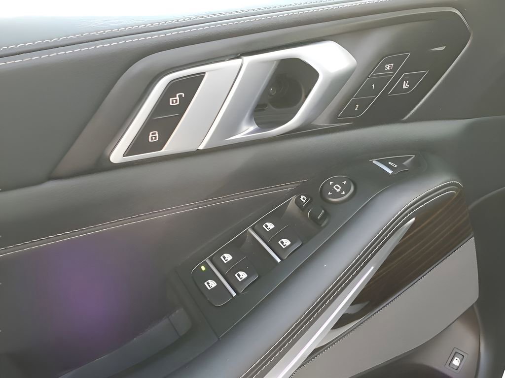 Used 2025 BMW X5 xDrive50e image 48