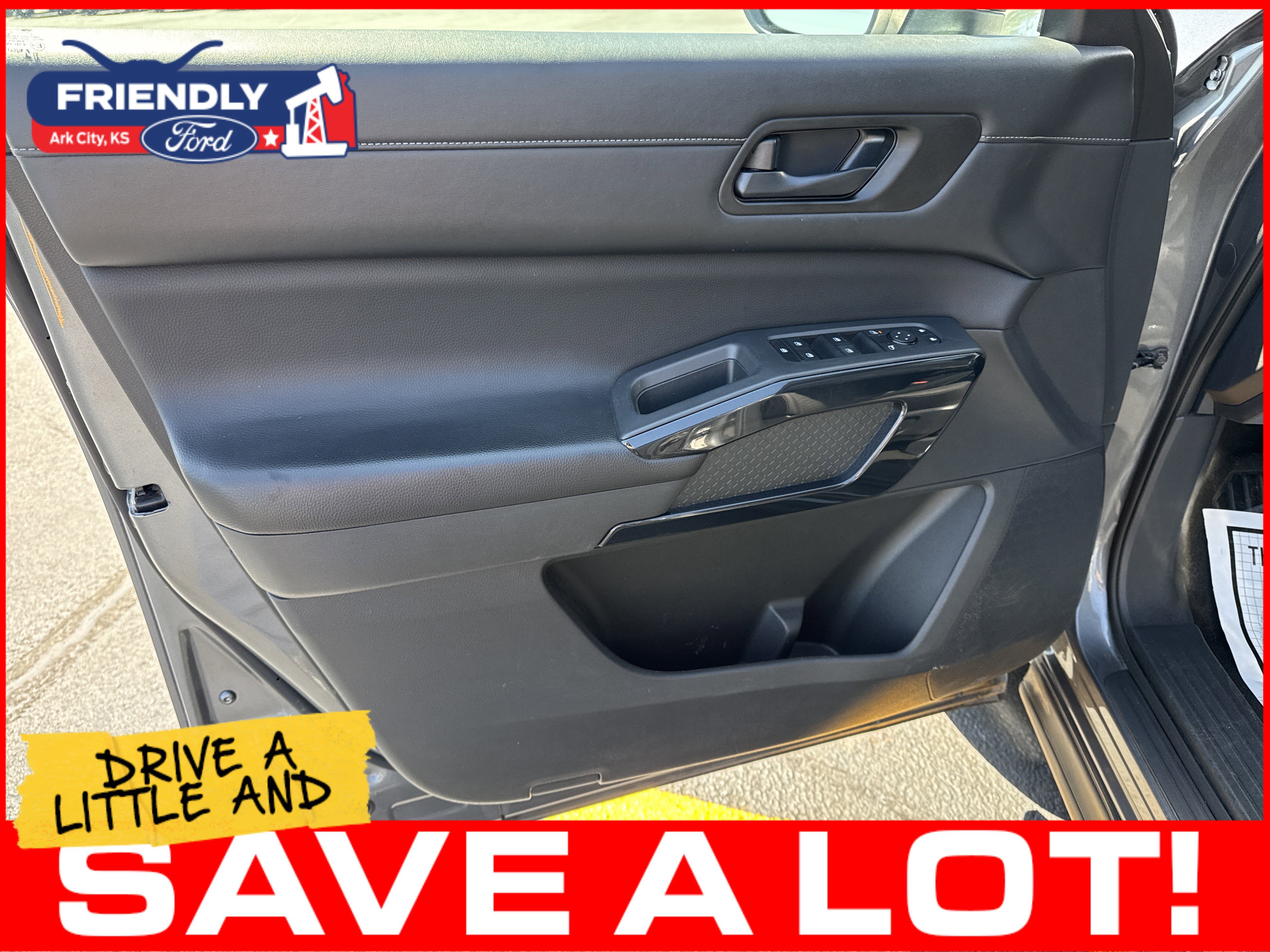 Used 2024 Nissan Pathfinder SV FWD image 11
