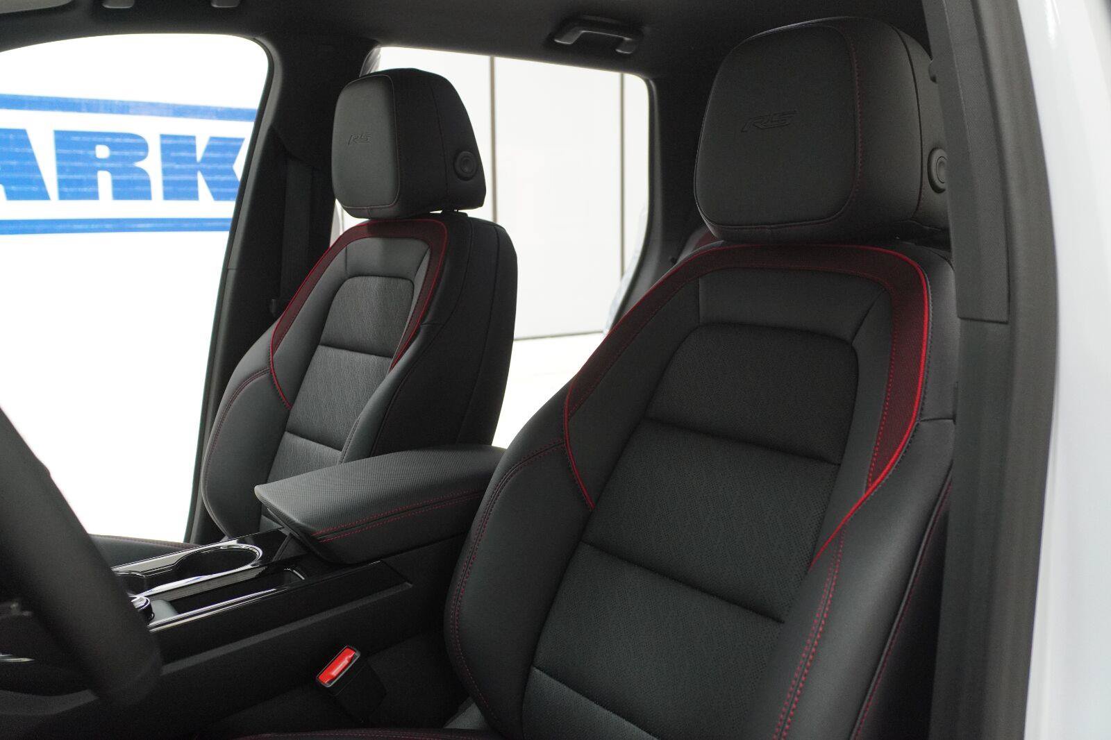 New 2027 Chevrolet Equinox RS w/ LPO, Floor Liner Package FWD image 6
