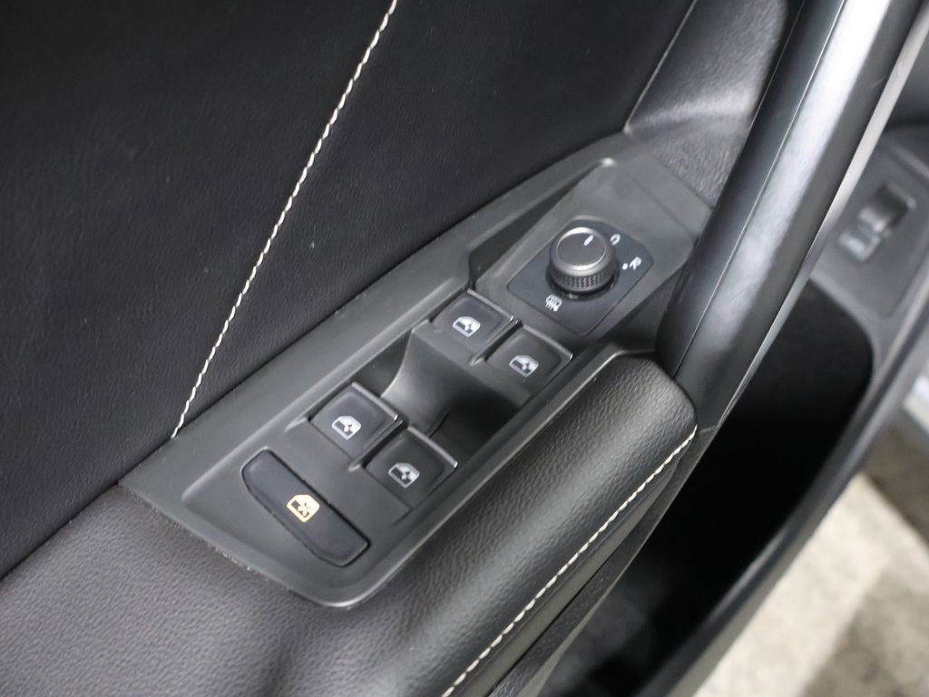 Used 2024 Volkswagen Tiguan SE image 13