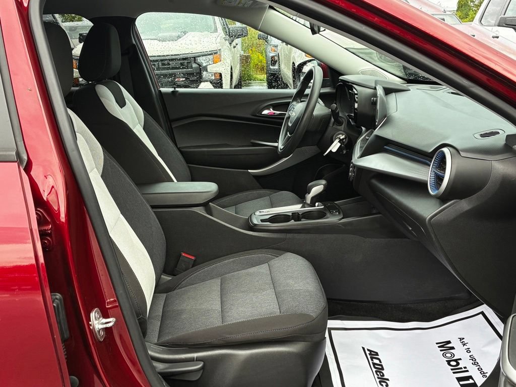 Used 2024 Chevrolet Trax LS w/ LS Convenience Package FWD image 24