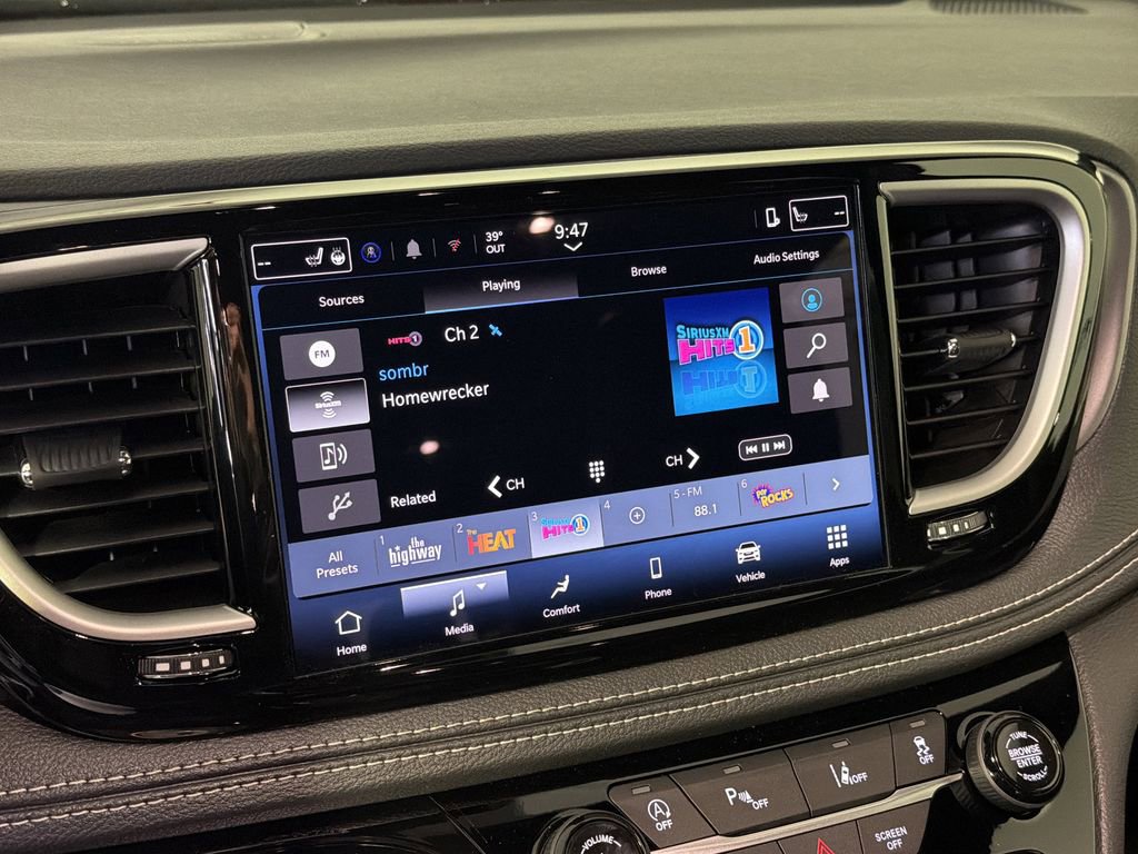 New 2026 Chrysler Pacifica Select FWD image 21