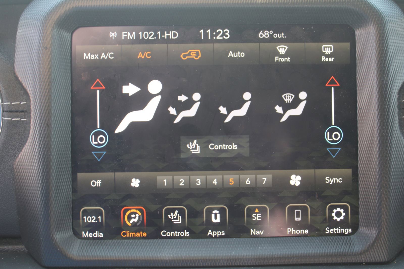 Used 2022 Jeep Wrangler Unlimited Sahara w/ Cold Weather Group image 43