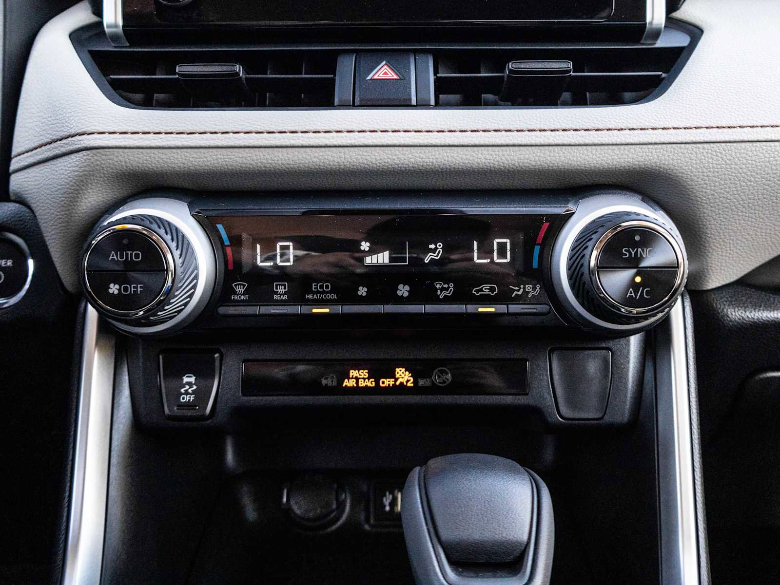 Used 2025 Toyota RAV4 XLE w/ Convenience Package image 25