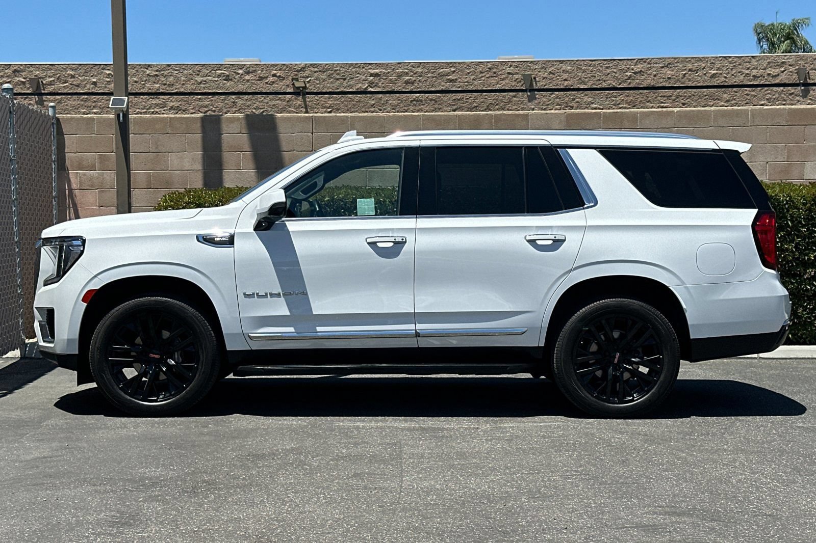 Used 2022 GMC Yukon SLT w/ SLT Luxury Package RWD image 7