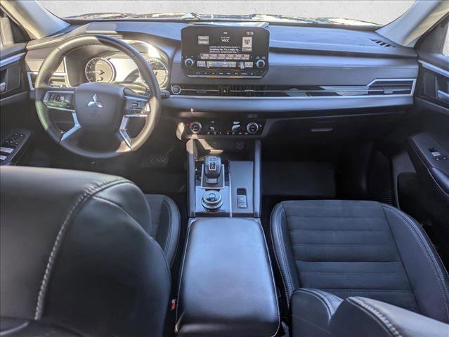Used 2023 Mitsubishi Outlander SE image 19