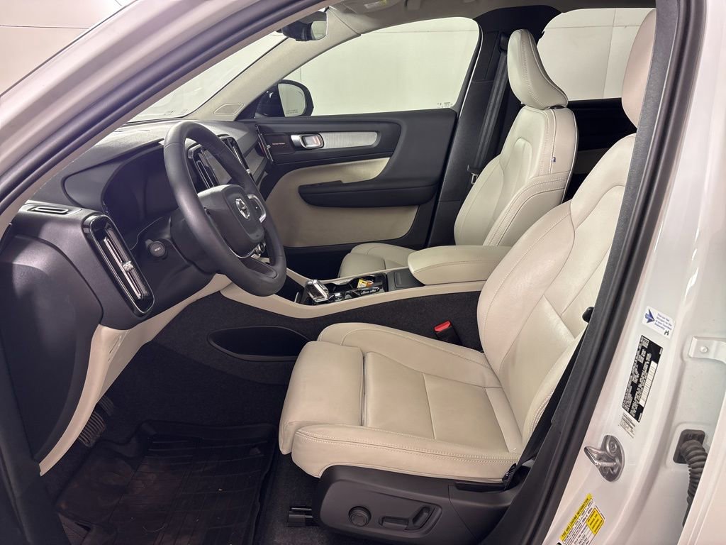 Used 2024 Volvo XC40 B5 Ultimate w/ Protection Package image 22