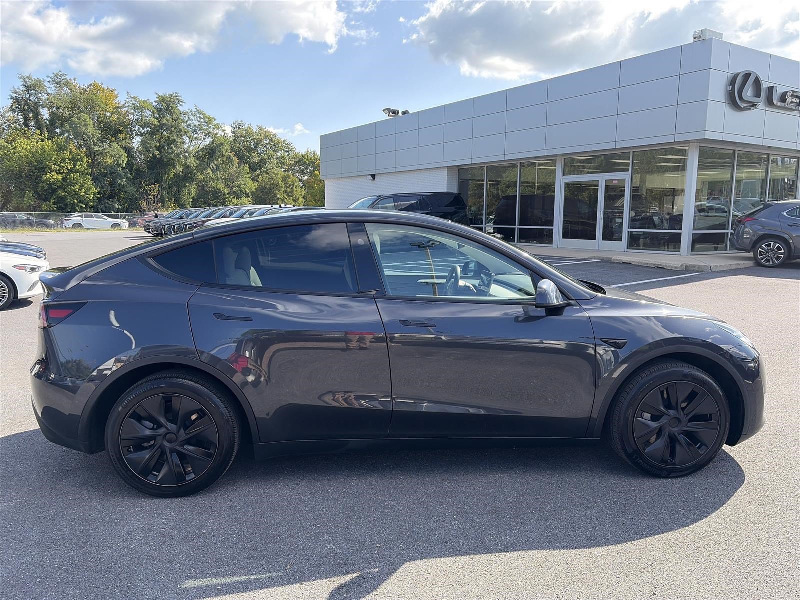 Used 2025 Tesla Model Y Long Range RWD image 6