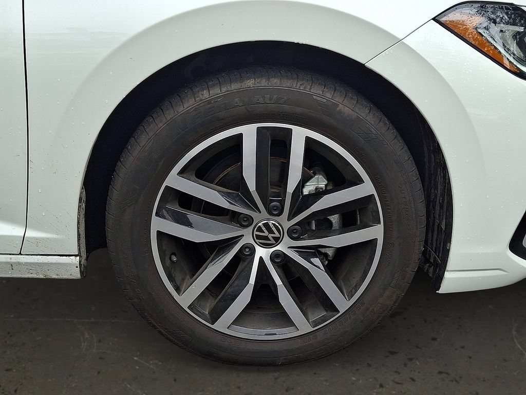 Used 2025 Volkswagen Jetta SE FWD image 10