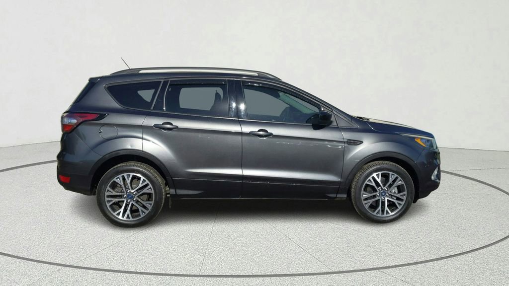 Used 2018 Ford Escape SE w/ SE Sport Appearance Package image 7