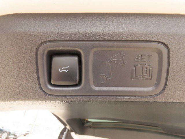 Certified 2024 Lincoln Navigator Premiere AWD/4WD image 13