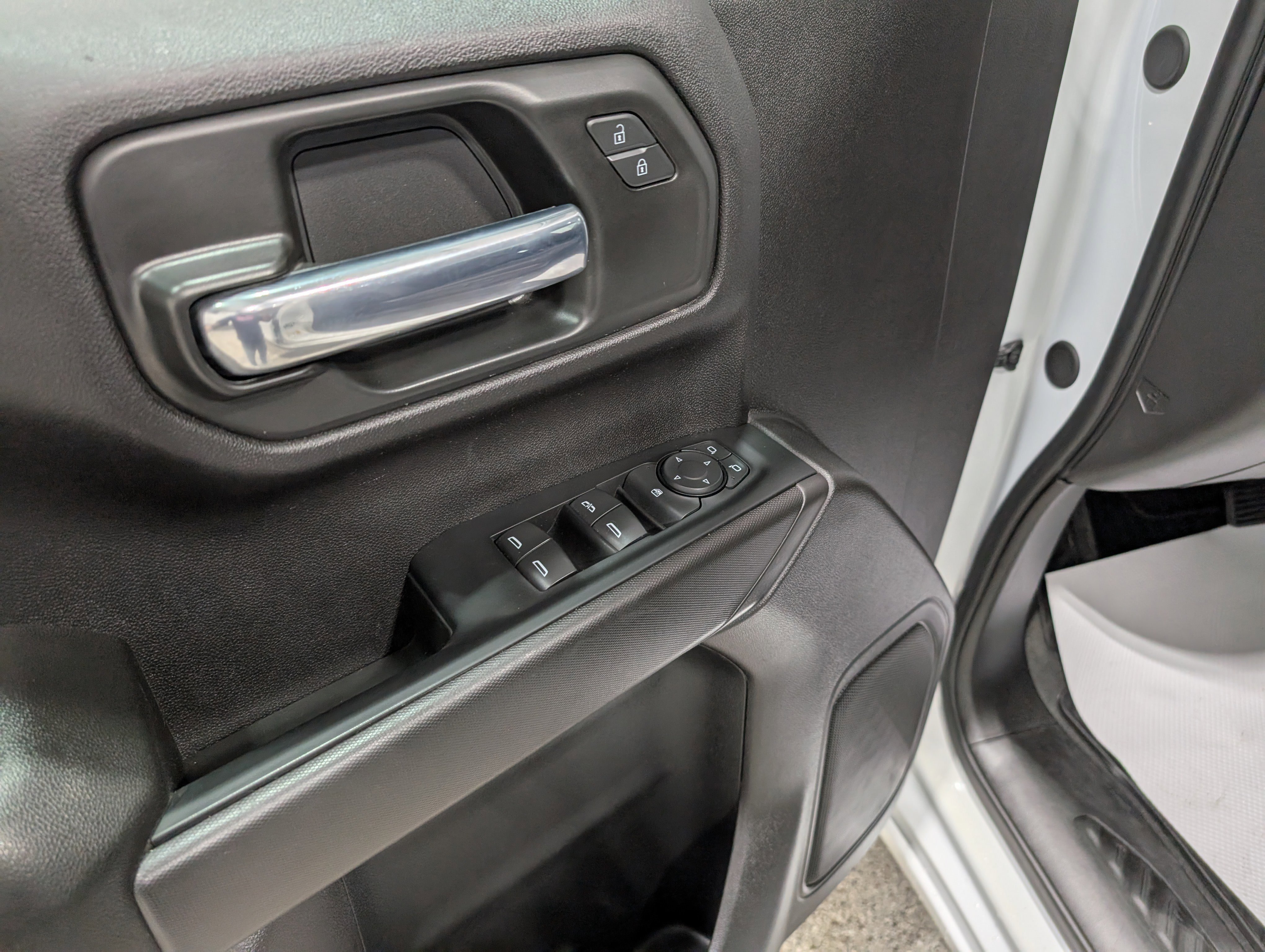 Used 2024 Chevrolet Silverado 1500 Custom image 13